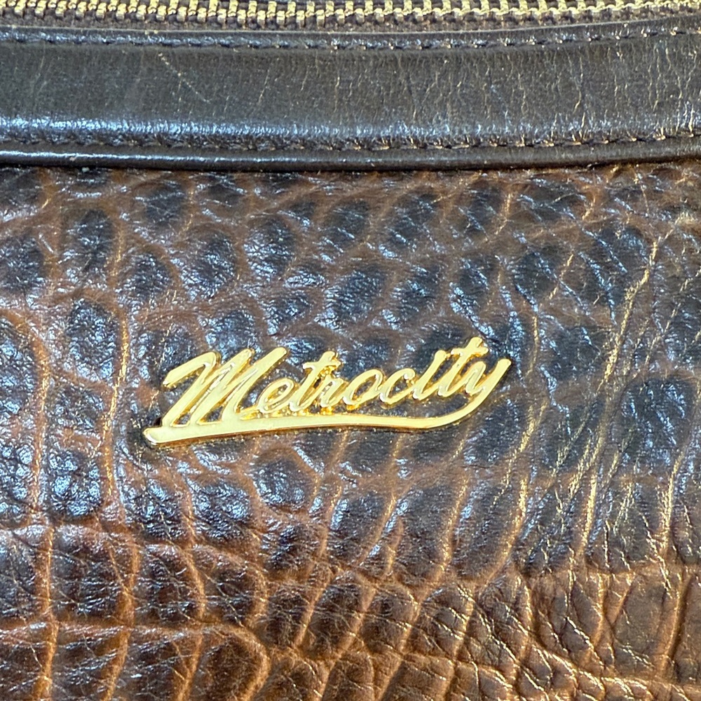 Metro City Brown Leather Tote Bag - Picture 2 of 16